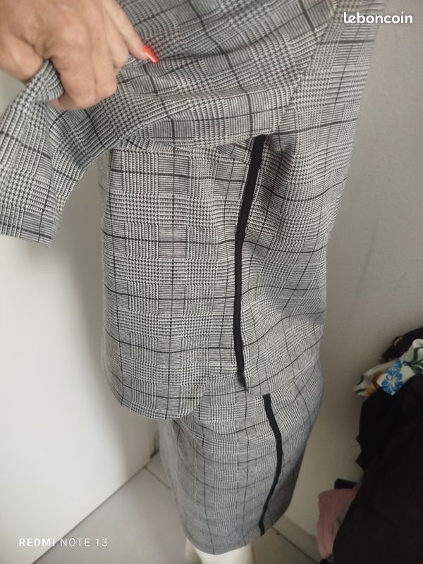 Ensemble De Vêtements Taille 36 - Occasion En Très Bon état, Idéal Pour Une Garde-robe écoresponsable à Petit Prix