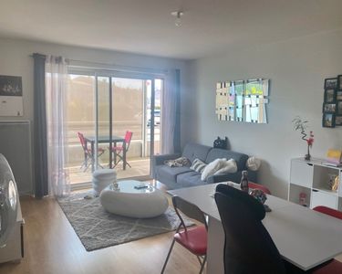 Niort petit Leclerc appartement T2 avec balcon et parking sécurisé