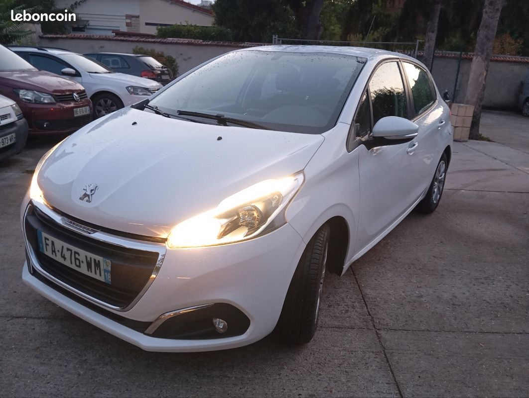 Peugeot 208 1.2 82 CV (image 1)