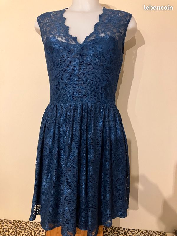 Robe bleu en dentelle (image 5)