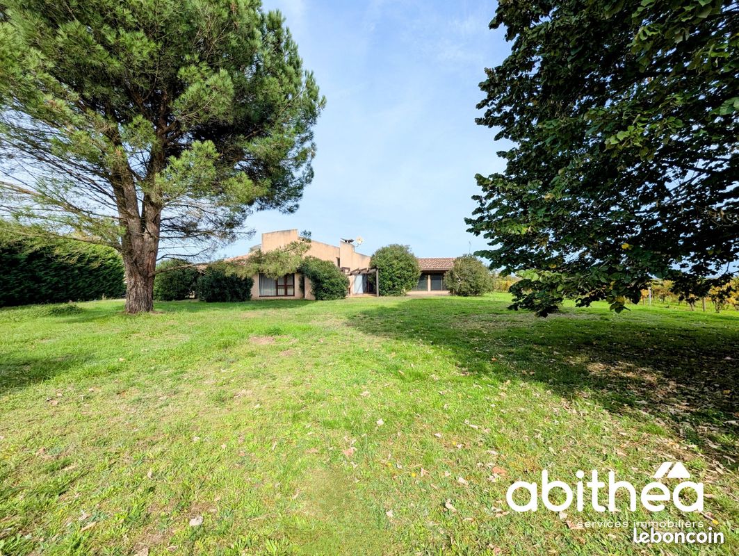 Maison 6 pièces 220 m² · à Galgon · 220 m² · 250 000 €