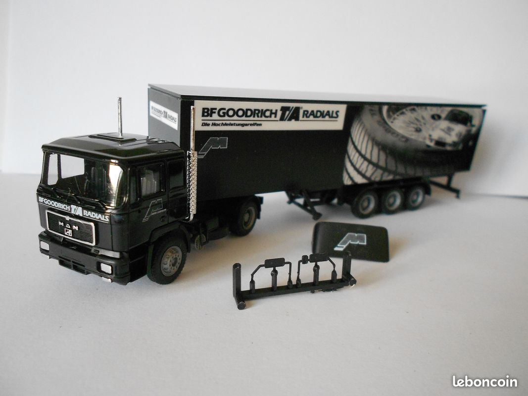 Tracteur MAN F90 + semi-remorque bâchée LKW Augustin
