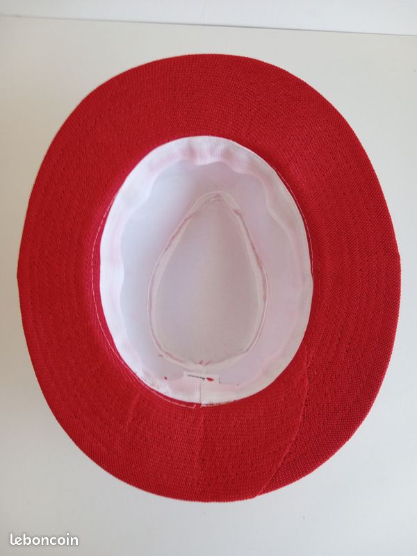 Chapeau Rouge En Laine Mélangée - Taille 57 Cm, Neuf Avec étiquettes, Couleur Vive Pour L'hiver
