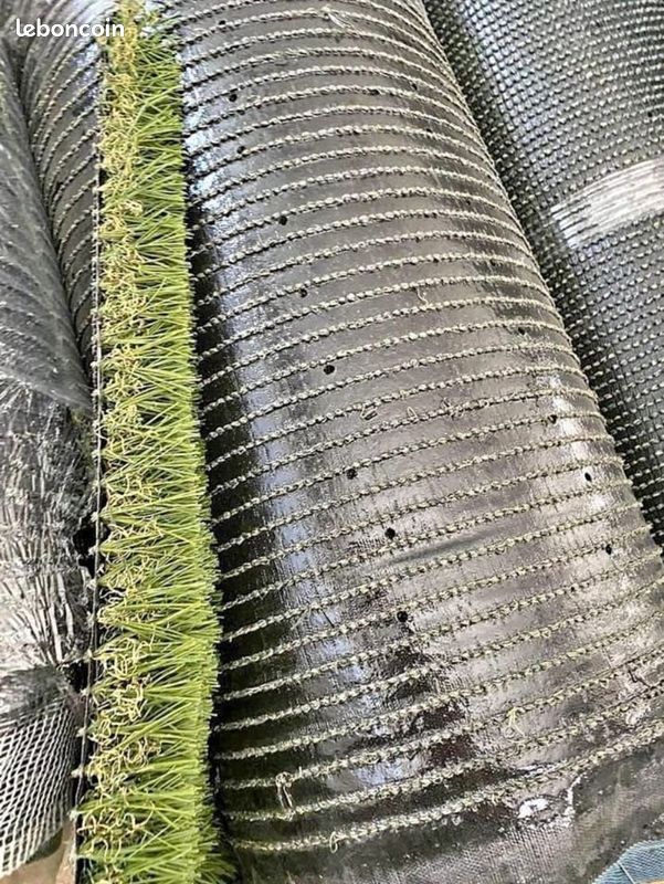 Gazon synthétique professionnel neuf, rendu naturel, fibres résistantes, anti UV, anti-chlore, grand passage Sens (image 5)