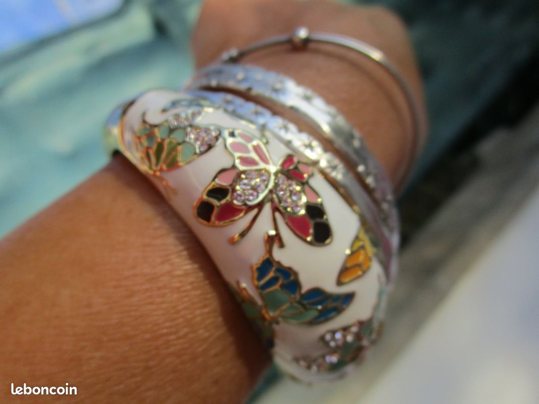 Bracelet Jonc Moderniste Vintage Années 90 - Ouverture, Diamètre 6.6 Cm, En Métal Et Lucite, Unisexe