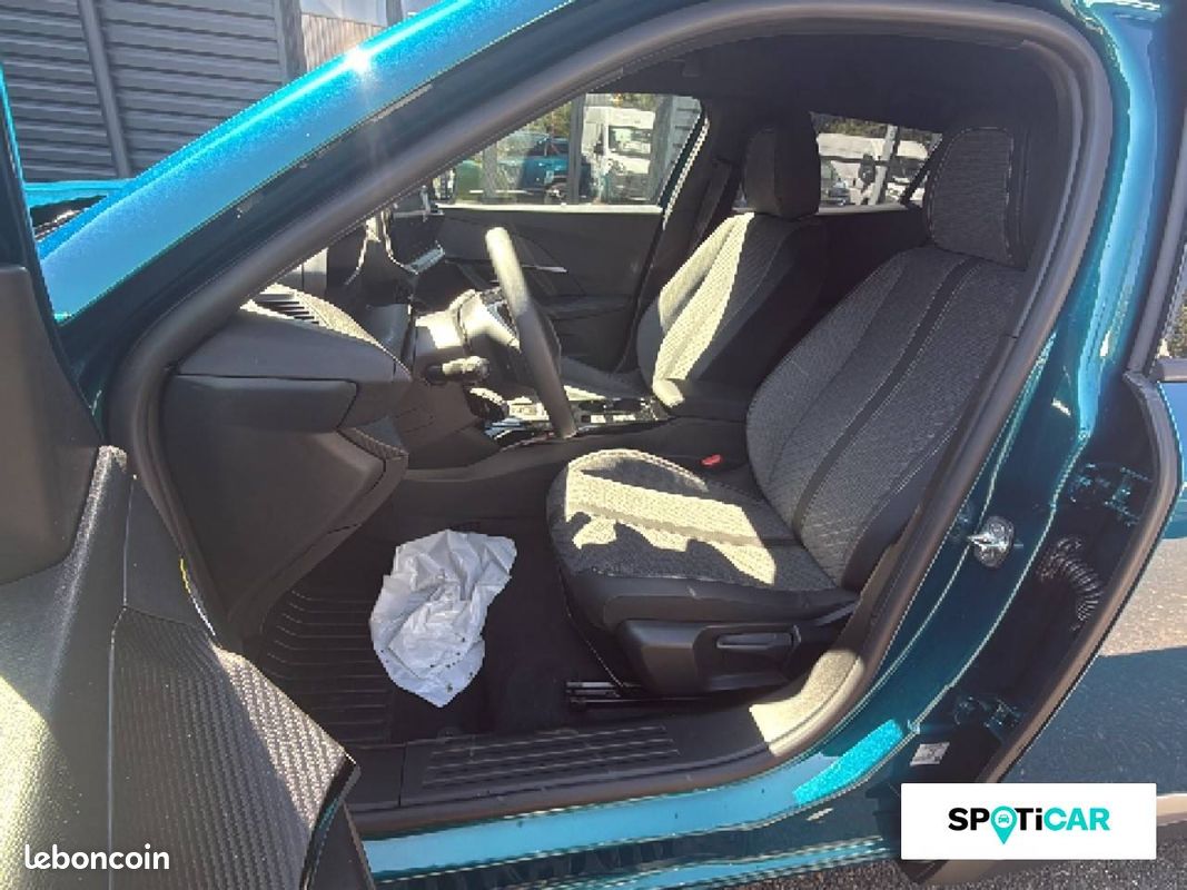 PEUGEOT 2008 Electrique 54 kWh 156 ch Allure (image 9)