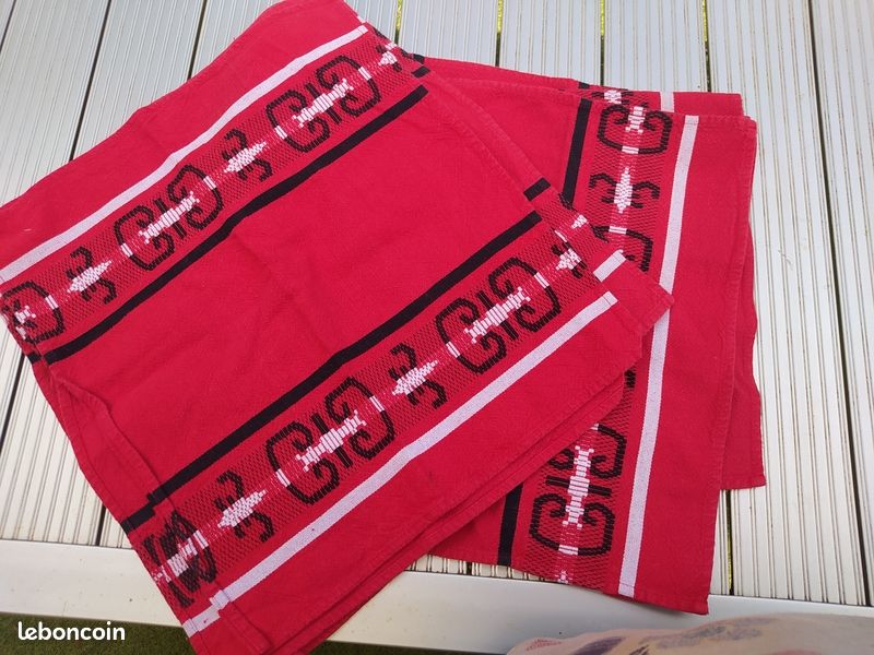 Lot de 12 serviettes de table rouge motif basque (image 1)