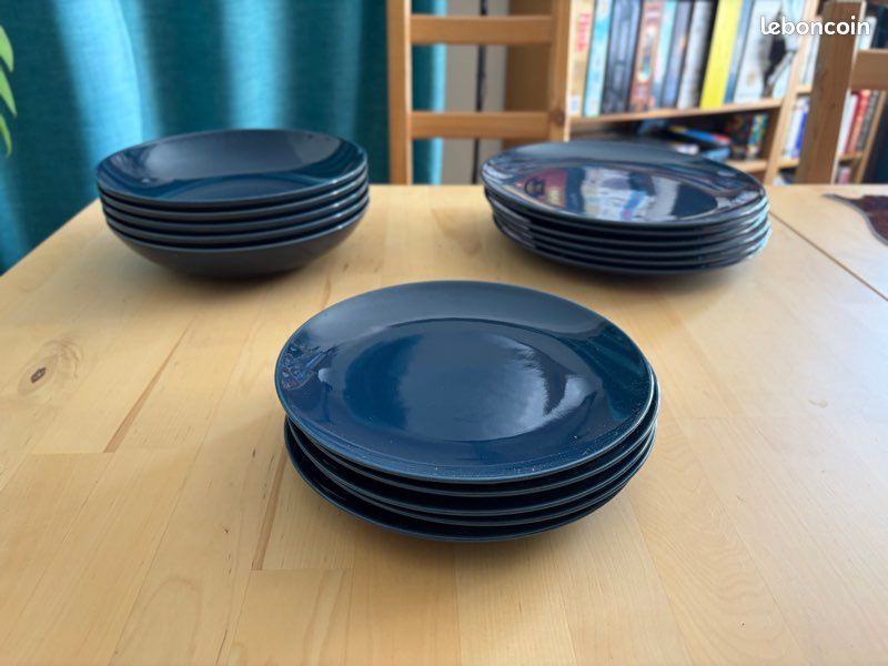 Lot d’assiettes bleu (image 1)