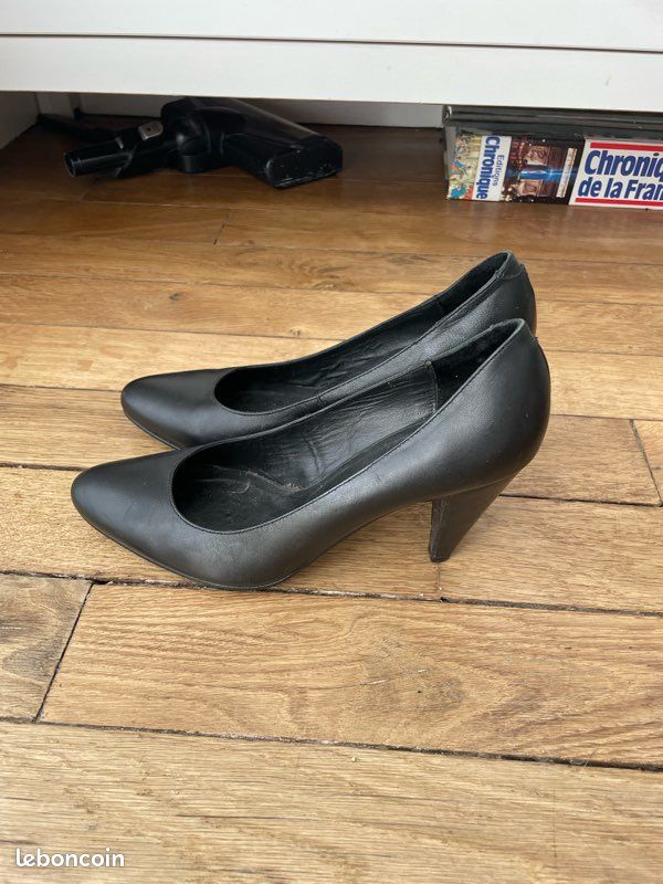 Escarpins Vintage Minelli En Cuir Noir - Taille 40,5 EU (US 8.5) - Talons Moyens - Occasion