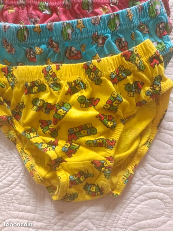 Lot de slip Mario taille 10 12 ans Vêtements