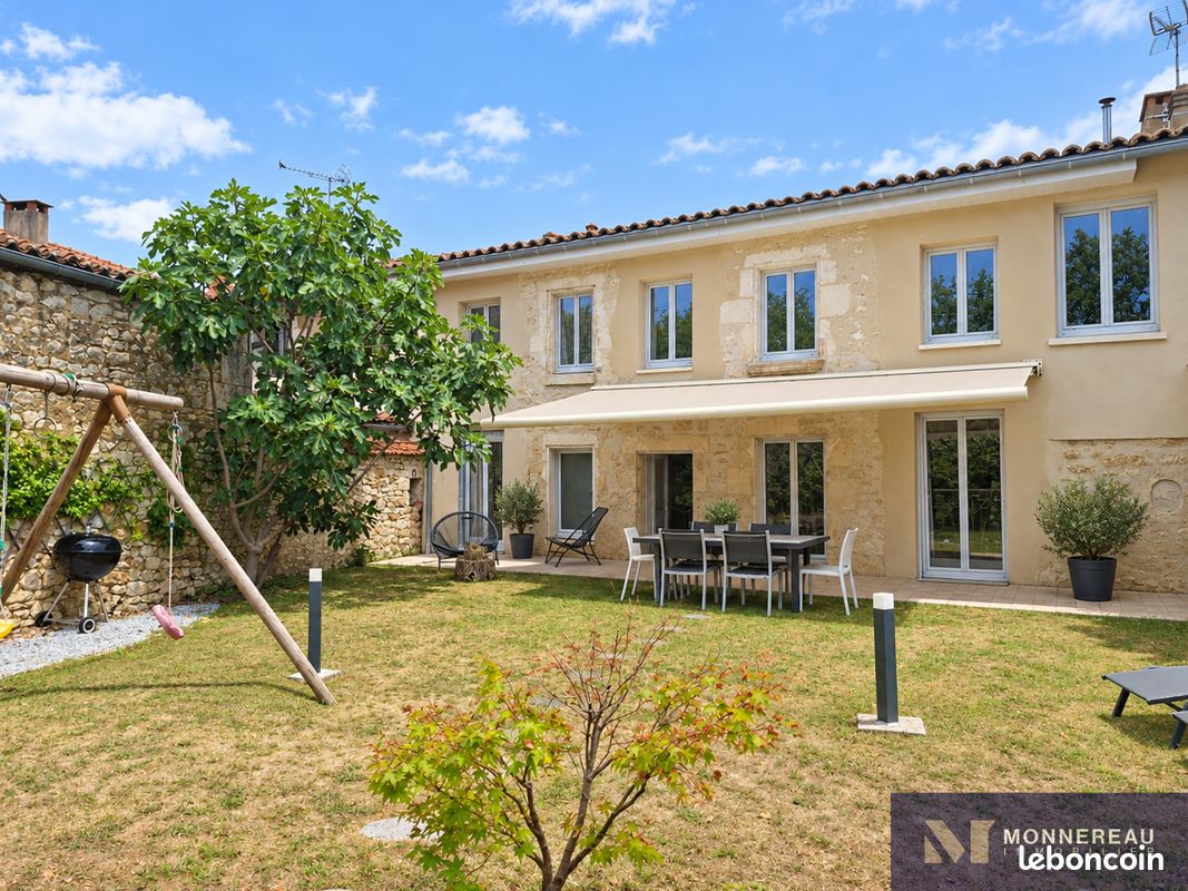 Maison 5 pièces 143 m² · à La Rochefoucauld-en-Angoumois · 143 m² · 293 000 €