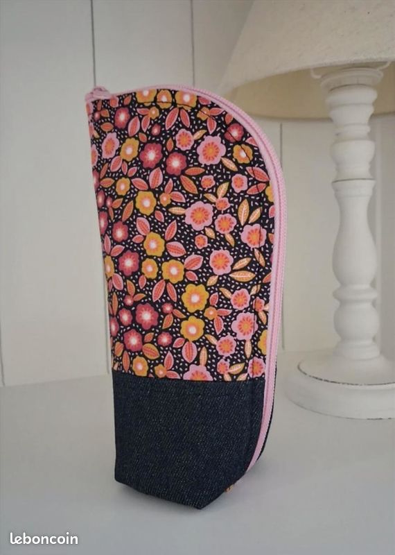 Jolie trousse pinceaux et maquillage (image 3)