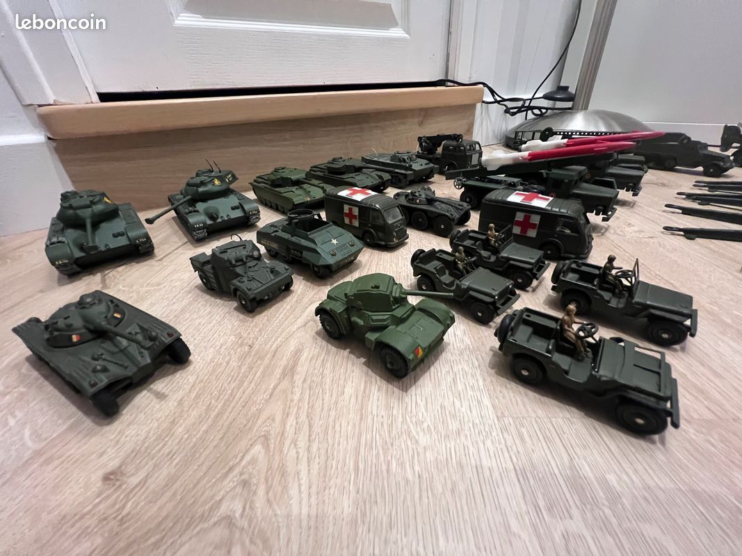 Lot De Véhicules Militaires Miniatures - Dinky Toys Et Solido - Échelle 1:43