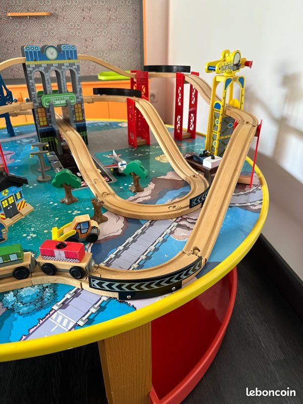 Wooden Railway Kidkraft City Explorer's Train Set And Table