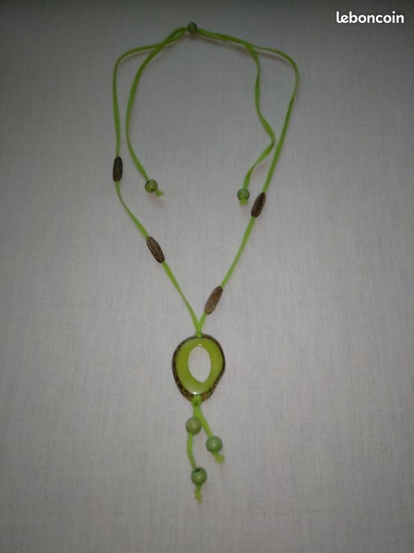 Collier réglable en tagua vert (image 1)
