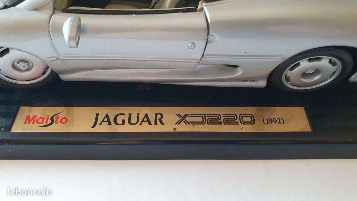 JAGUAR XJ220 1992 gris 1/12 MAISTO 33201 voiture 40 cm