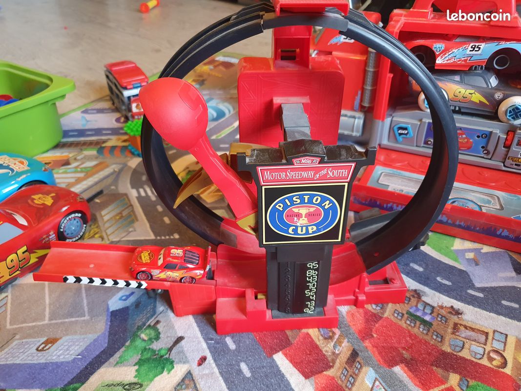 Looping cars (image 1)