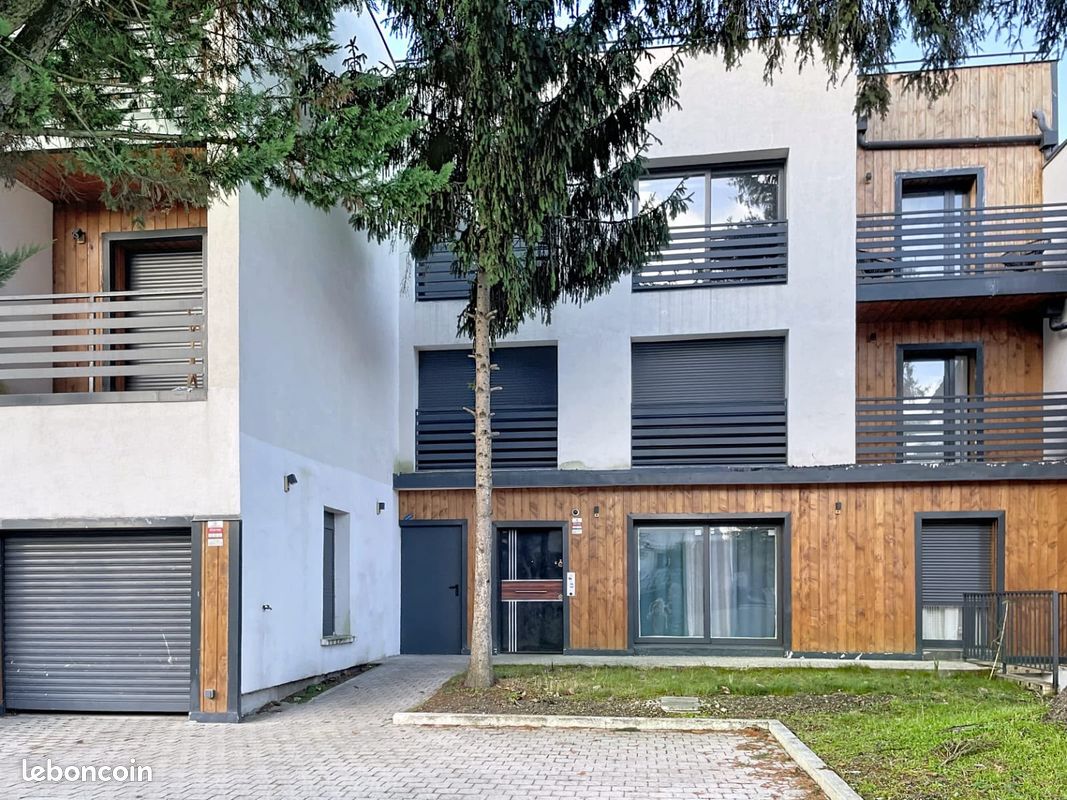 Appartement 4 pièces 97 m² · à Montreuil · 97 m² · 2 100 €/mois