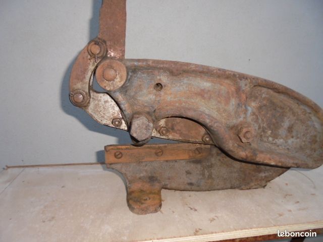 Ancienne cisaille a levier (image 1)
