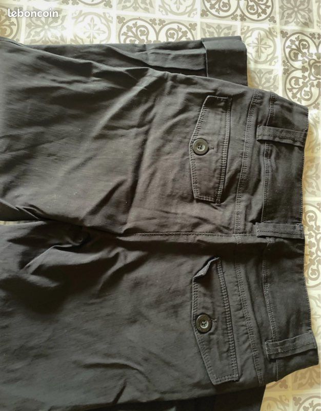 Pantacourt noir taille 40 (image 6)