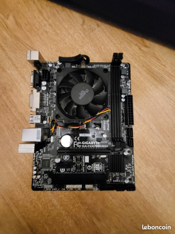 Lot De 5 Cartes Mères ASUS + 2 Cartes Graphiques - Pour Pièces / HS