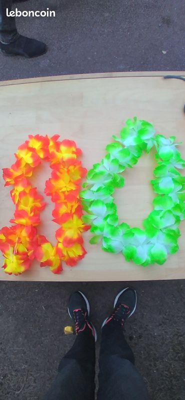 Vends lot de collier de fleurs artificielles deguisement (image 1)