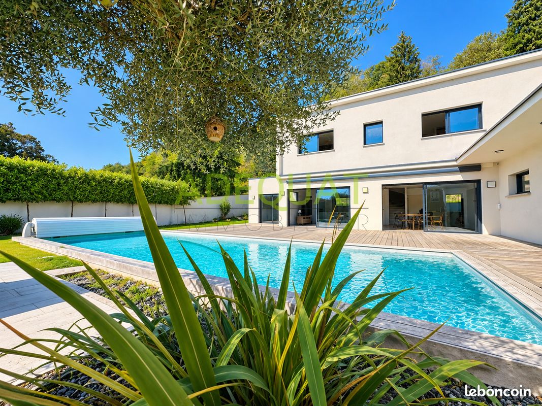 Maison 9 pièces 267 m² · à Ruy-Montceau · 267 m² · 950 000 €