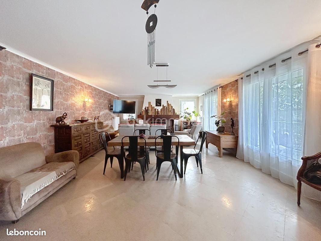 Maison 9 pièces 230 m² · à Armeau · 230 m² · 295 000 €
