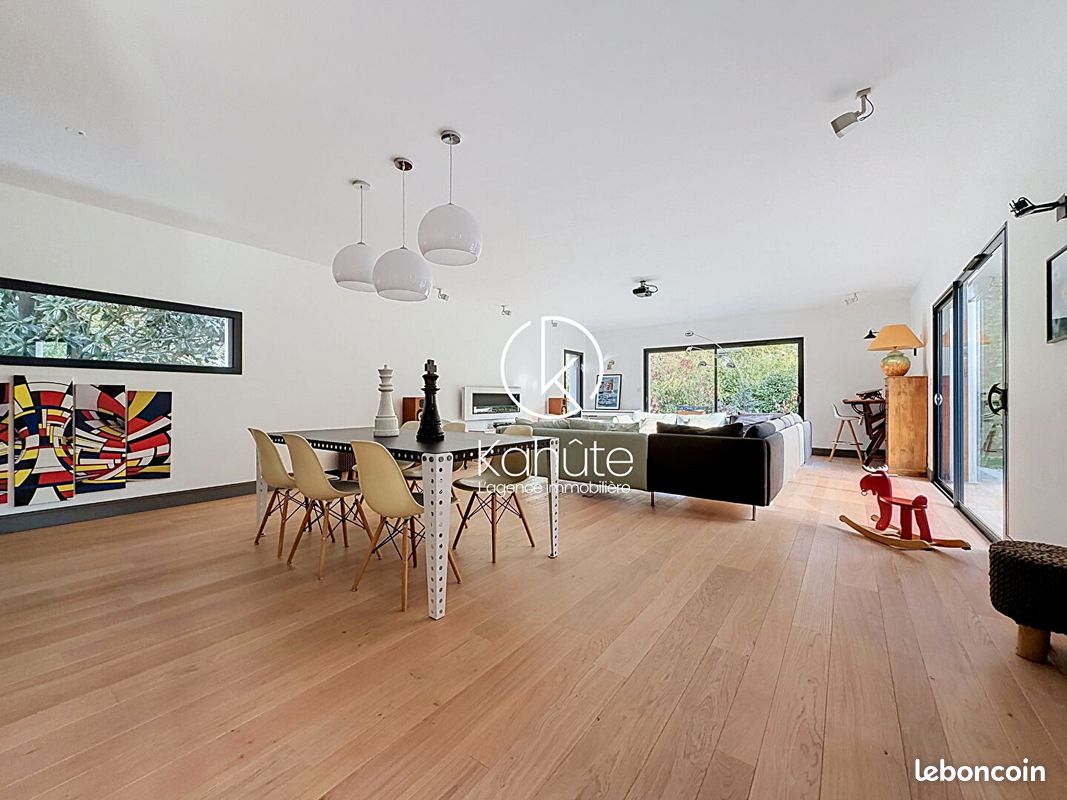 Maison 8 pièces 197 m² · à Charbonnières-les-Bains · 197 m² · 1 200 000 €