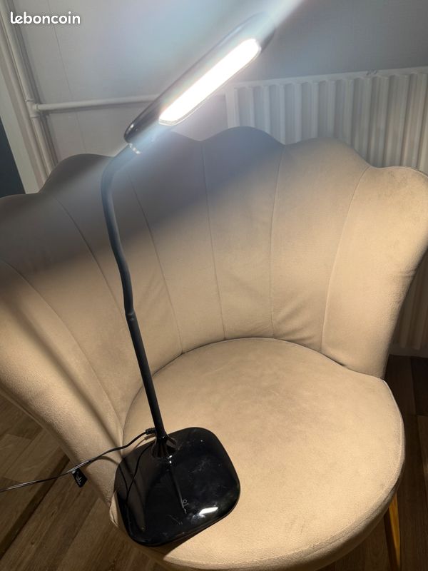 Lampe de table à LED (image 4)