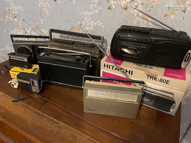 Poste radio cassette Hitachi,très bon état - Collection