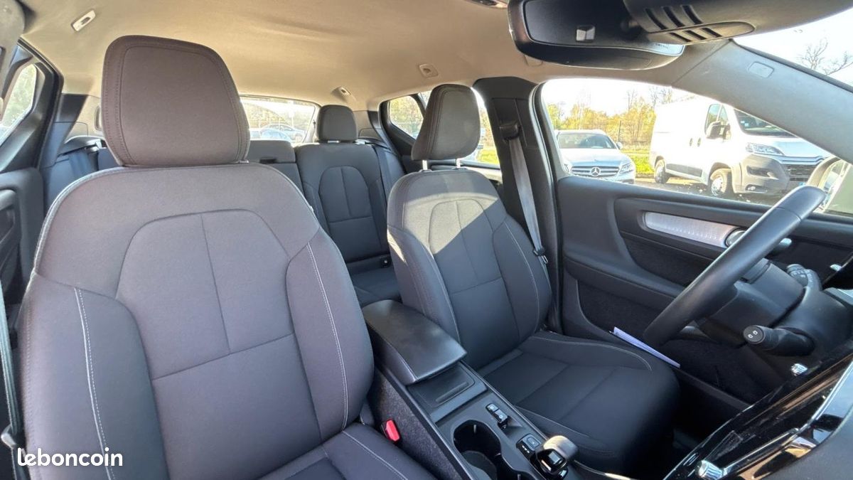 Volvo XC40 BUSINESS T2 129 ch Geartronic 8 Momentum (image 16)