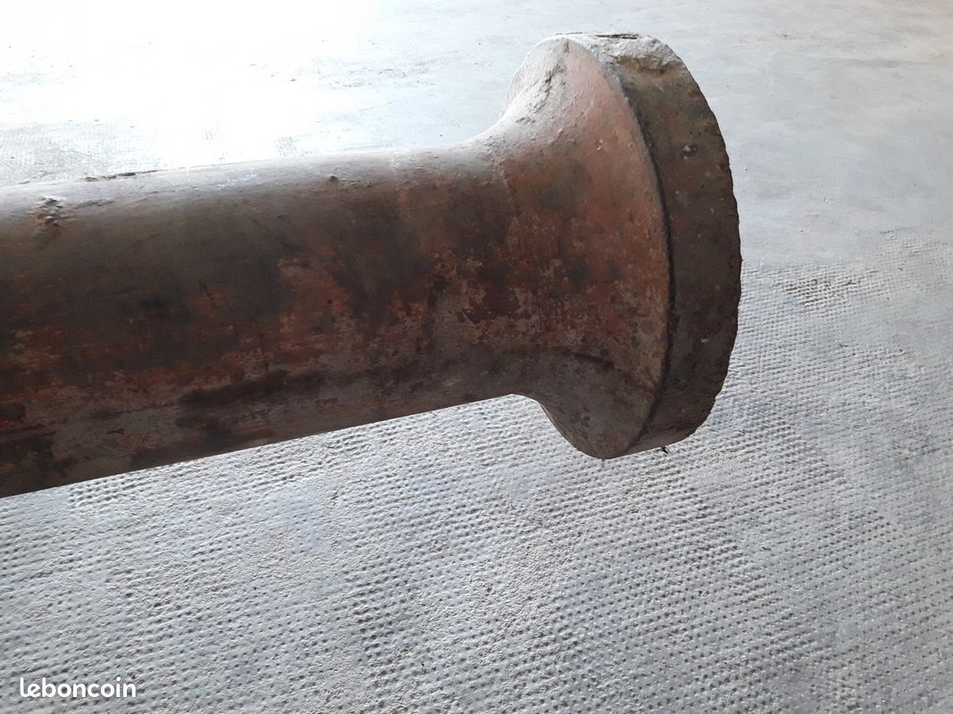 Poteau d'usine en fonte (image 3)