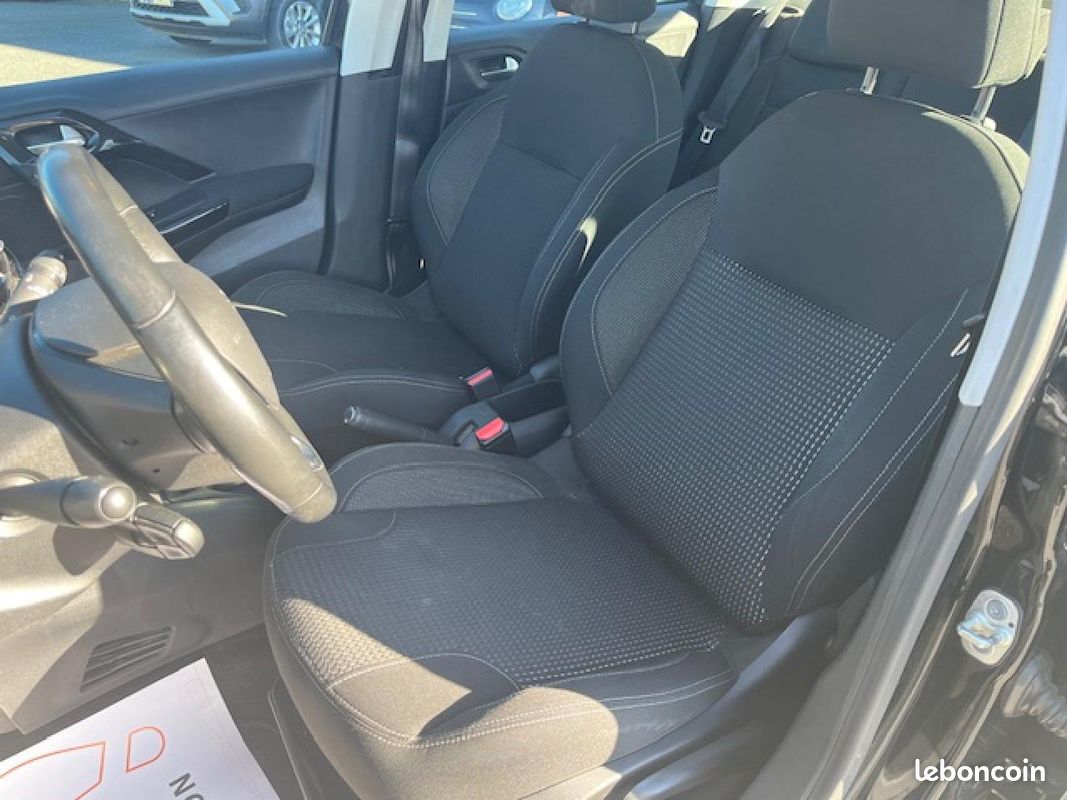 PEUGEOT 208 1.2i Pure Tech - 110 Allure + Apple CarPlay + Radars Arrière + Clim Auto (image 6)