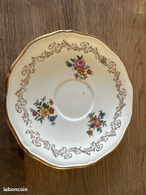 Lot de 2 tasses à thé en porcelaine de Limoges (image 2)