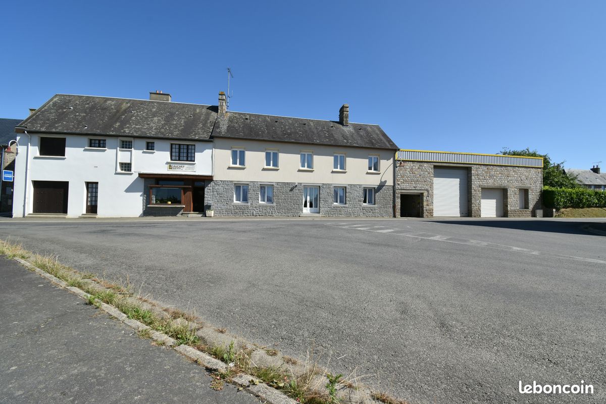 Maison 12 pièces 350 m² · à Saint-Mars-d'Égrenne · 350 m² · 149 990 €