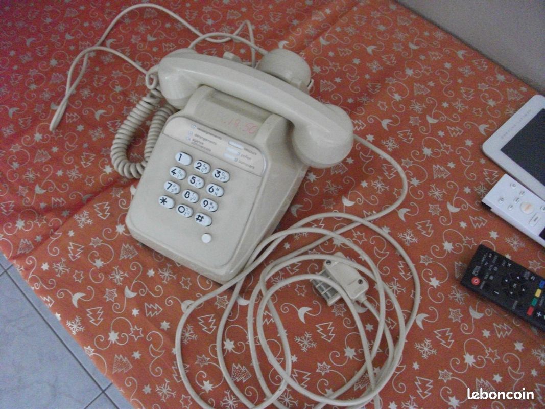 Téléphone à touches ancien (image 1)