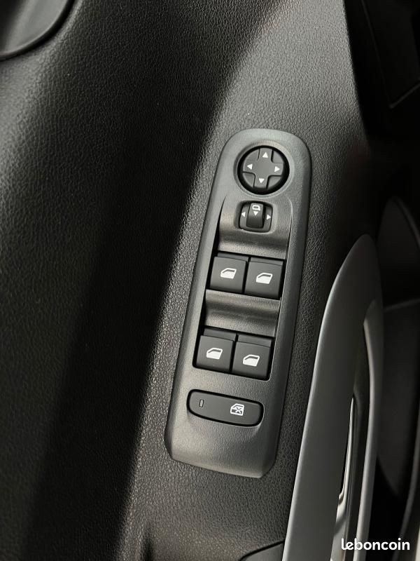 Citroën Berlingo Taille M BlueHDi 130 S&S EAT8 Max (image 24)
