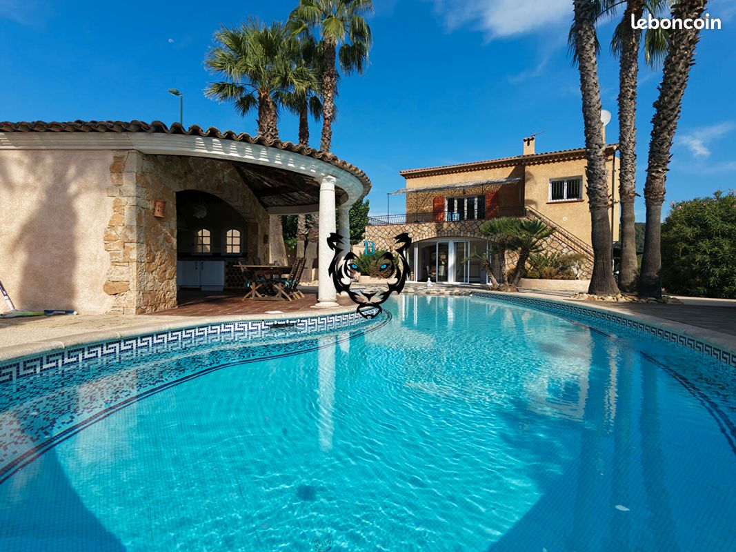 Maison 8 pièces 256 m² · à La Motte · 256 m² · 748 000 €