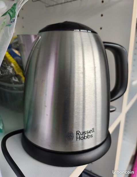 Bouilloire Electrique Russell Hobbs Victory 1 L, 2400W, Design Acier Brillant, Ebullition Rapide, Niveau d'eau Visible, Marqueurs 1/2/3 tasses, Filtre Anticalcaire amovible - 24990-70 (image 9)