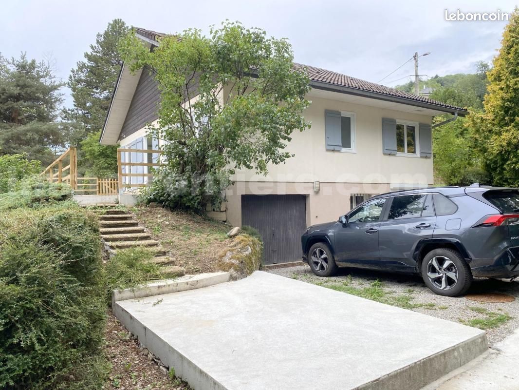 Maison 5 pièces 107 m² · à La Muraz · 107 m² · 2 400 €/mois