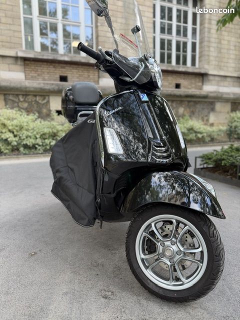 Piaggio VESPA GTS 125 GARANTIE 3 MOIS EN BON ETAT NOIR BRI (image 1)