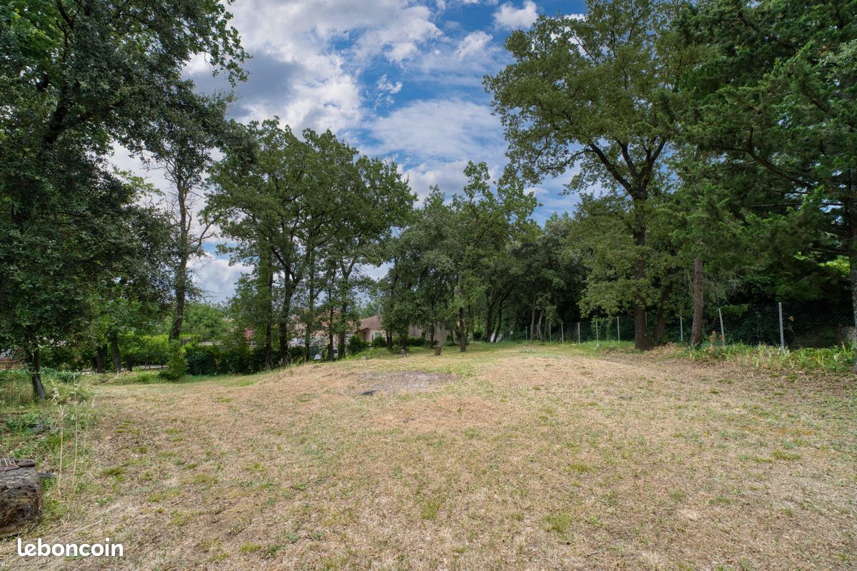 Terrain 744 m² · à Piolenc · 744 m² · 104 000 €