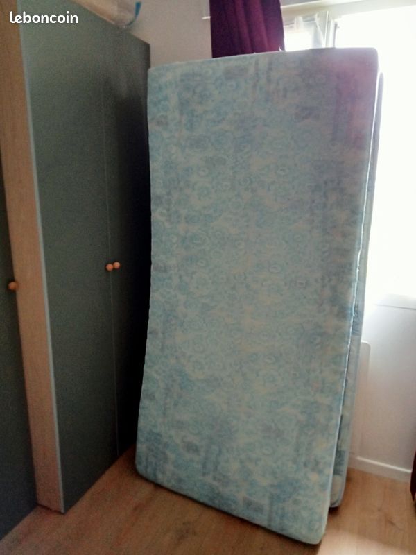 Vends matelas avec sa housse (image 2)