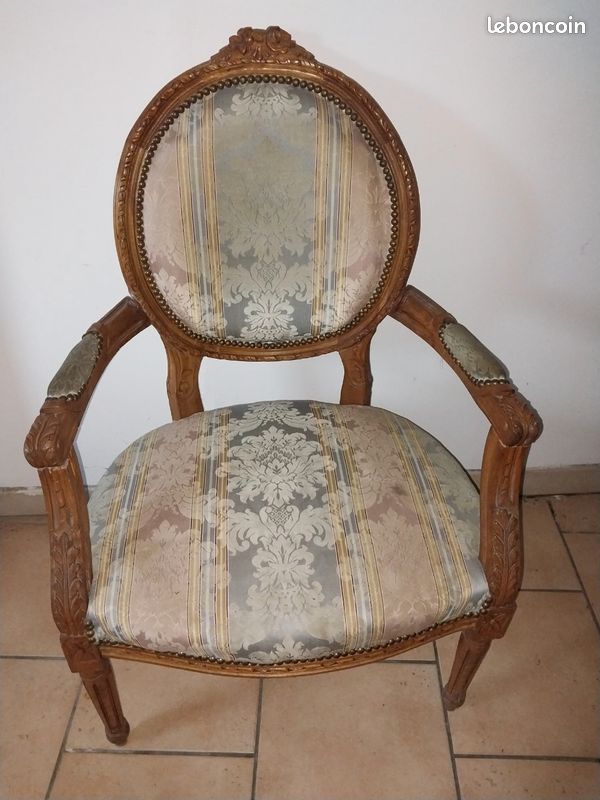 Paire de fauteuils cabriolets dossier médaillon louis XVI (image 13)