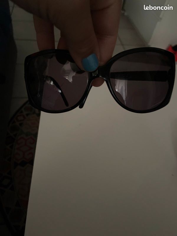 Lunettes de soleil femme, marque Gucci originales bon état (image 4)
