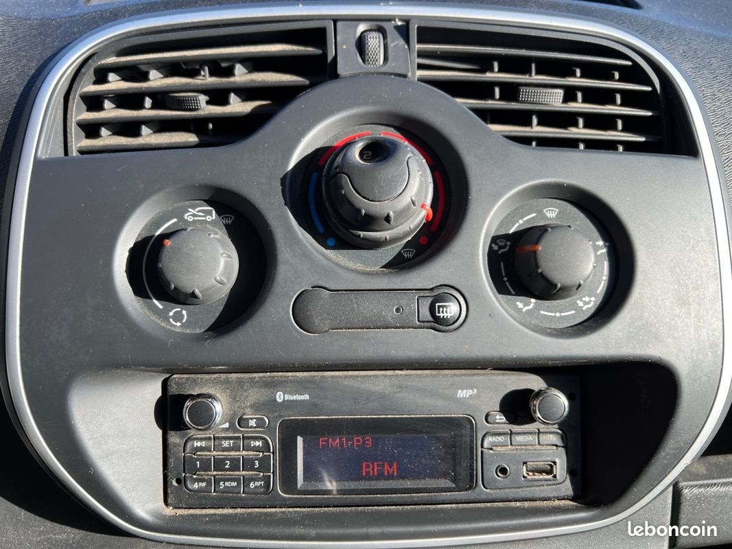 RENAULT KANGOO 1.5 DCI 90 ch Confort Fourgon - Attelage - Pas de TVA (image 7)