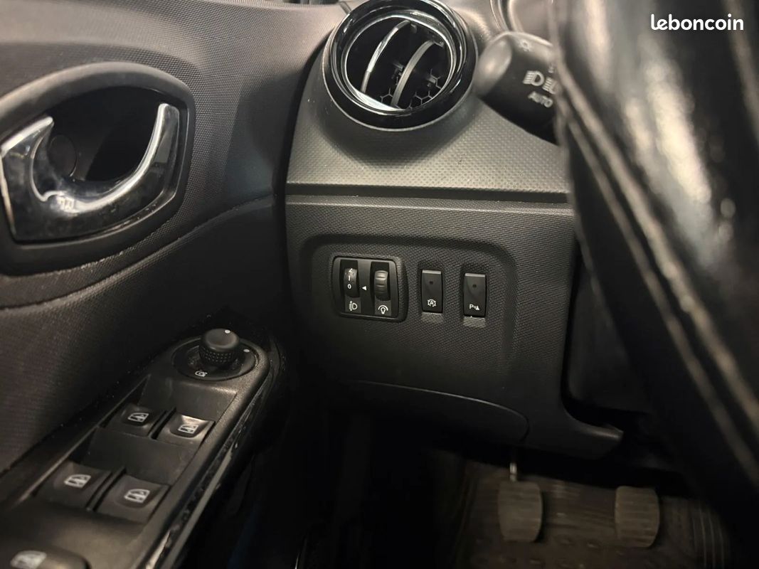 RENAULT Captur 0.9 tce 90ch ZEN - 2015 - Faible kilométrage (image 13)
