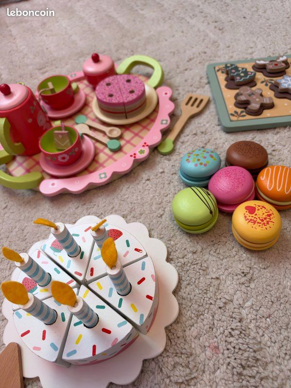 Lot dinette en bois – service à thé, gâteaux et pâtisseries (image 1)