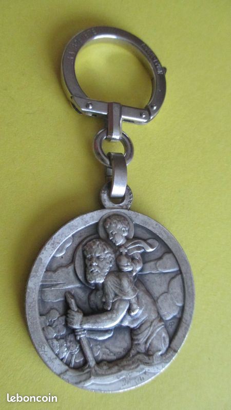Ancien porte-clés en métal AUGIS Antar - Collection